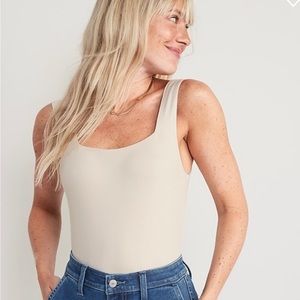 Fitted sleeveless square-neck bodysuit for women